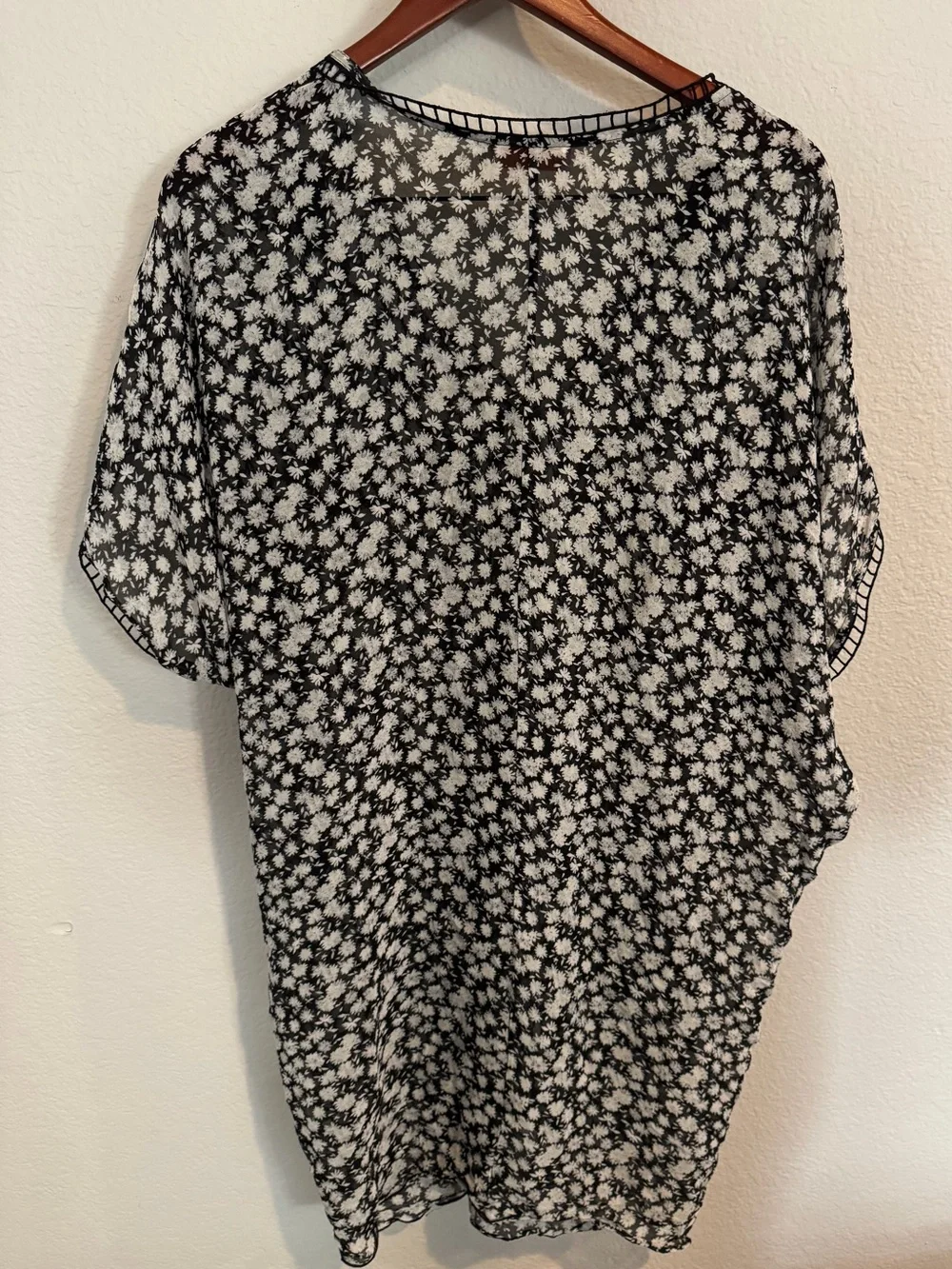 Tory Burch Black and White Floral V-Neck Swim Coverup L